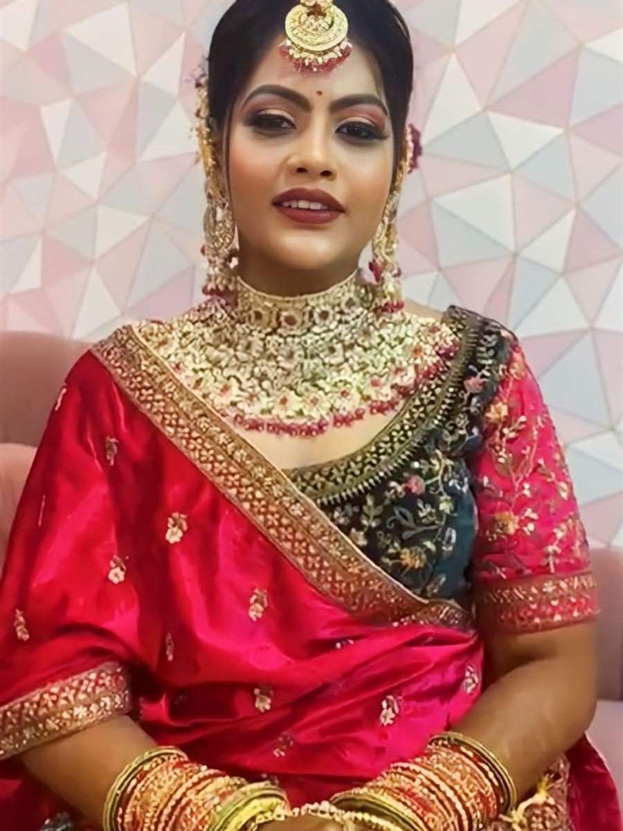 Sha lov bride in red lehenga with kundan choker. Best Bridal Makeup Artist Khandagiri Jagamara Bhubaneswar
